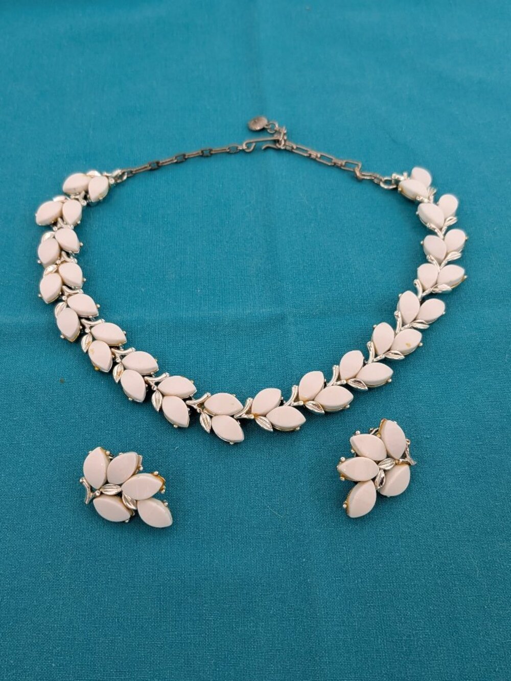 Vintage White Thermoset Plastic Leaf Necklace & Clip-On Earring Set (Unsigned)
